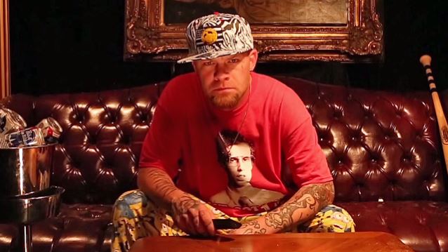 Urmareste noul videoclip Five Finger Death Punch, „Jekyll and Hyde”